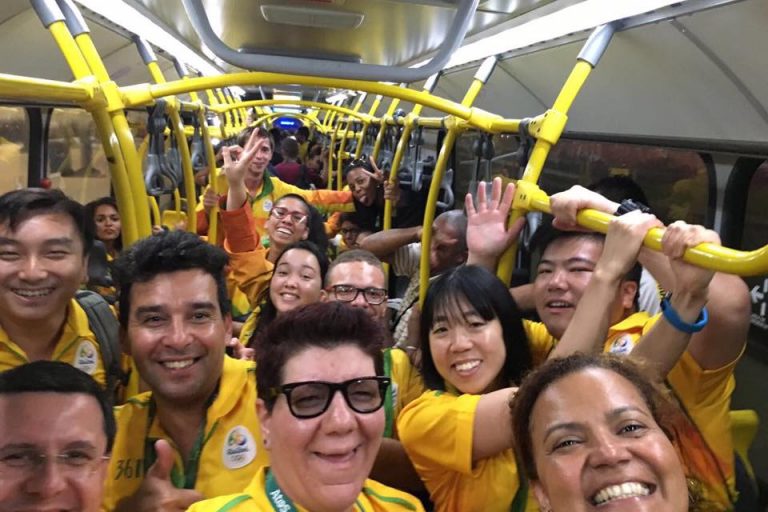rio-volonteri-u-bus