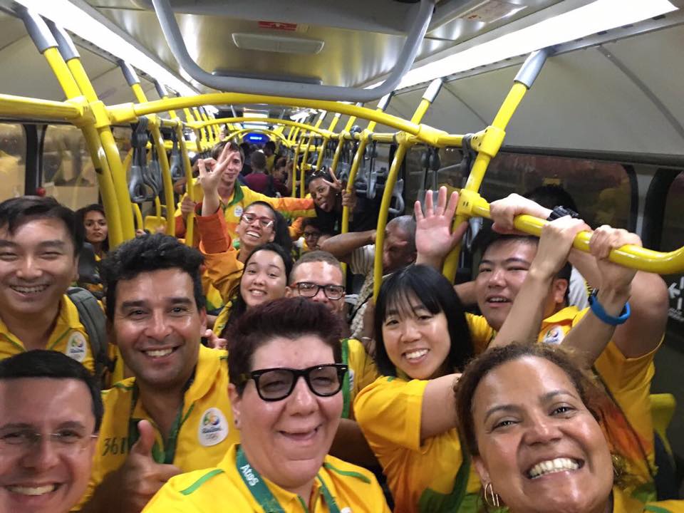 rio-volonteri-u-bus